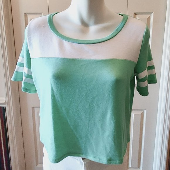 RUE 21 LIGHT GREEN/WHITE CROP SHORT SLEEVE TOP SIZE SMALL NWT - Picture 1 of 4